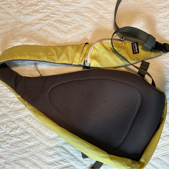 Patagonia Bag Atom 8L Yellow Sling Waist Snap Cross Body Backpack - Picture 7 of 9